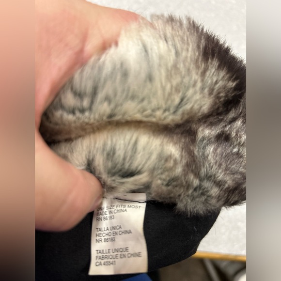 Women’s cozy fur lined hat - Picture 3 of 4